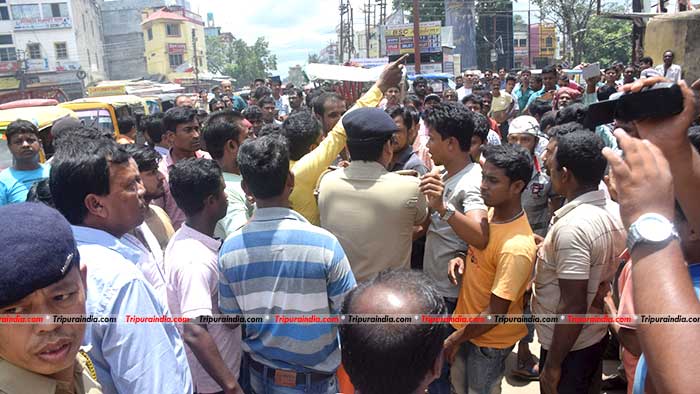 E-rickshaw drivers banned from plying vehicles in Tripura blames AMC ...