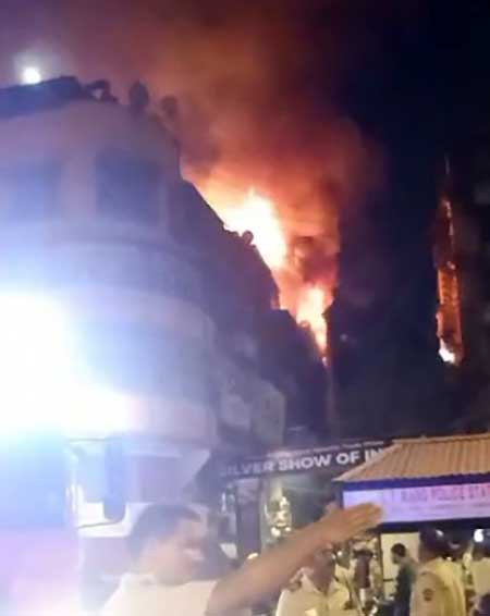 60 rescued, one injured in Mumbai building blaze