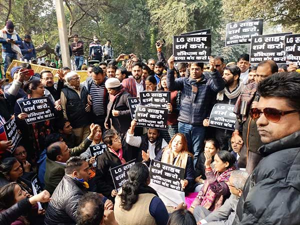 AAP councillors protest outside L-G's office over appointment of presiding officer