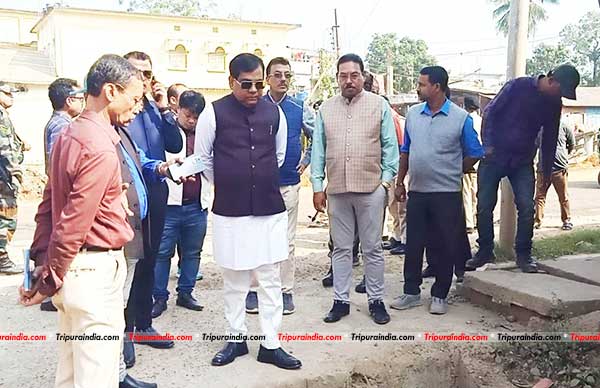 Mayor inspects drain construction at Akhaura Road to tackle mosquito infestation in Agartala