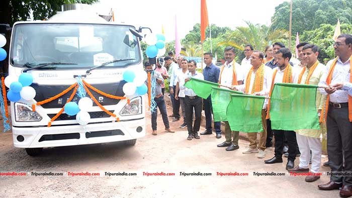 ARDD minister flags off state’s first 5,000 litre capacity Insulated Road Milk Tanker