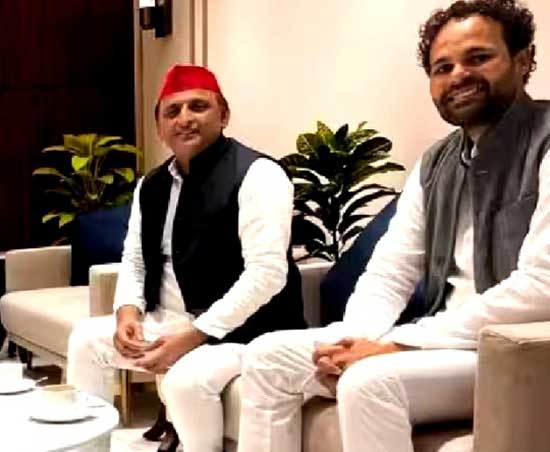 Akhilesh meets BSP MP, triggers speculation