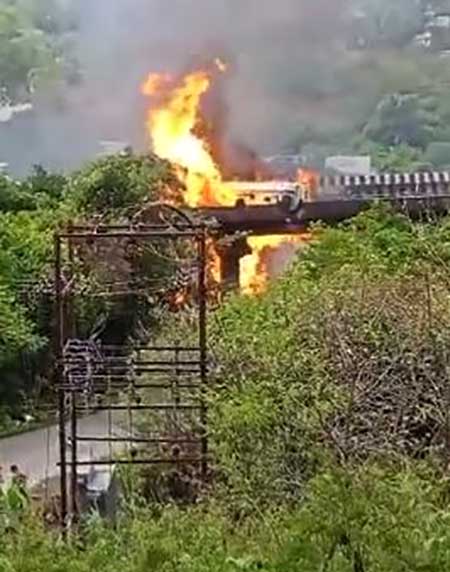 4 dead, 3 injured as chemical tanker catches fire on Mumbai-Pune Expressway