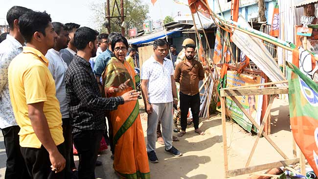 BJP workers blockade road after party office vandalized by CPIM, Cong workers