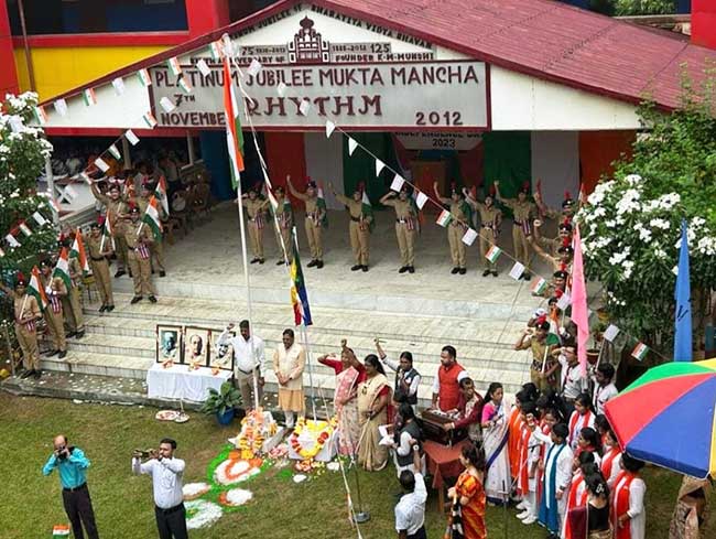 Bhavan's Tripura Vidya Mandir celebrates I’day Day with patriotic fervor