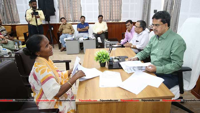 CM extends helps to distress people at Mukhyamantri Samipeshu