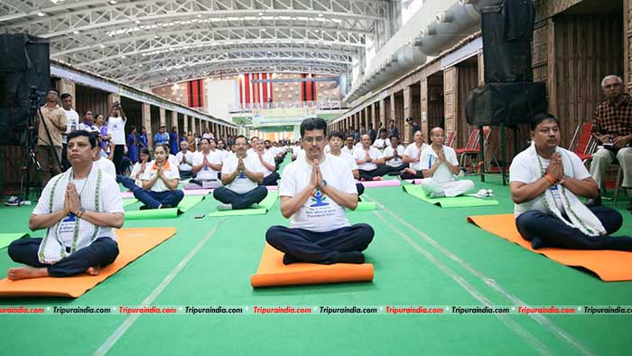 CM hails PM Modi for global recognition of Indian Art and Culture through Yoga