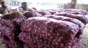 Centre withdraws 20 pc duty on onion exports from April 1