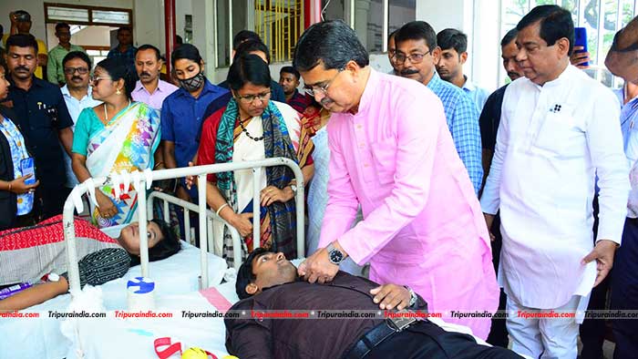 Sabka Saath Sabka Vikas possible through donating blood voluntarily: CM