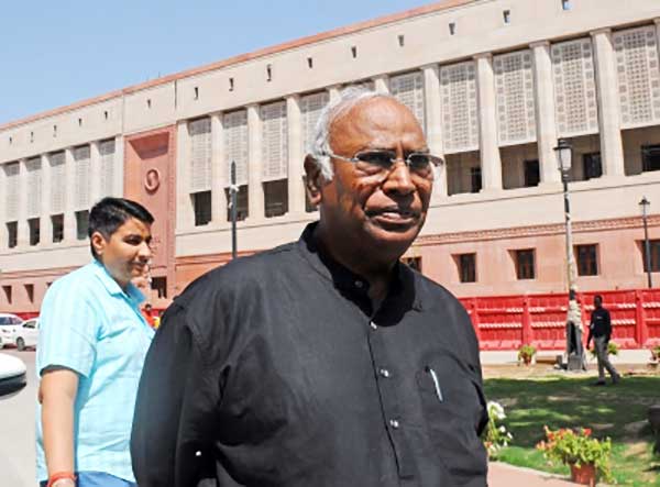 Branding everyone 'anti-nationals' a dangerous trend, warns Kharge