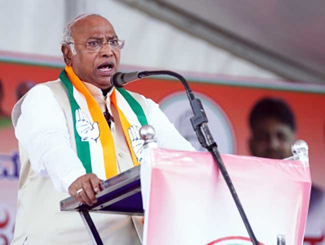 Congress committed to usher progress, implement 5 guarantees in K'taka: Kharge