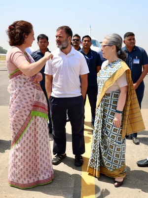 Will bring back politics of 'sewa' in Amethi: Priyanka