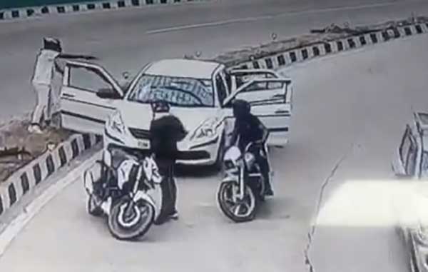 Daylight armed robbery in Delhi raises concerns about security, video goes viral