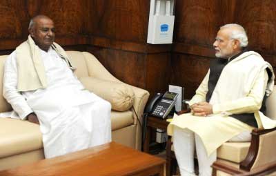 Deve Gowda, kin meet Modi: BJP-JD(S) seat sharing to be finalised