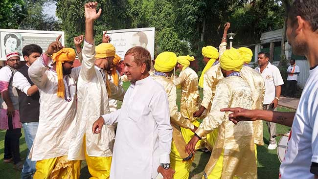 Congress headquarters wear celebratory mood as counting for K'taka polls begin