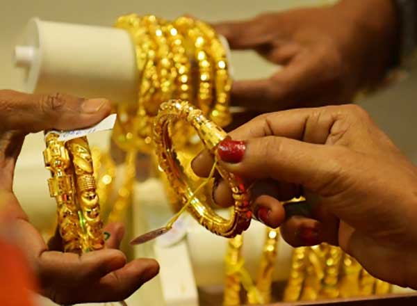 Car driver decamps with Rs 7 cr jewellery in Hyderabad