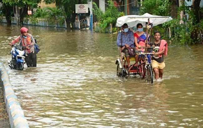 Gujarat grapples with heavy rainfall, waterlogging: 9 lives lost in past two days