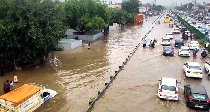 Heavy rainfall disrupts life in Gurugram