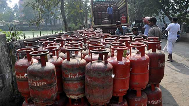 Domestic gas cylinder prices up by 56% in 4 years; hefty drop in subsidy