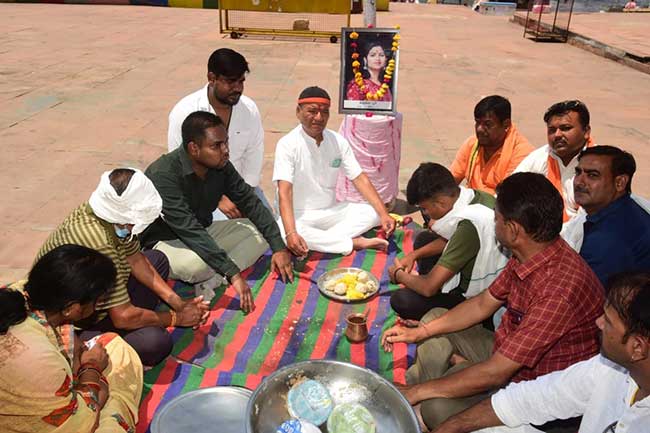 Parents perform last rites of daughter after interfaith marriage in MP