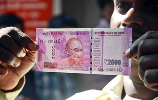 Govt's 'admission of failure': MVA slams plan to yank out Rs 2,000 notes