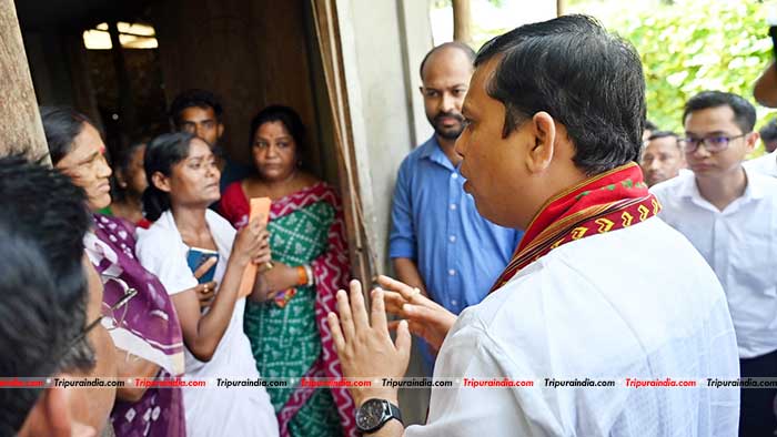 Rath yatra tragedy: Minister Tinku Roy hand over Govt’s financial assistance of Rs. 4 lakh each to family members of deceased