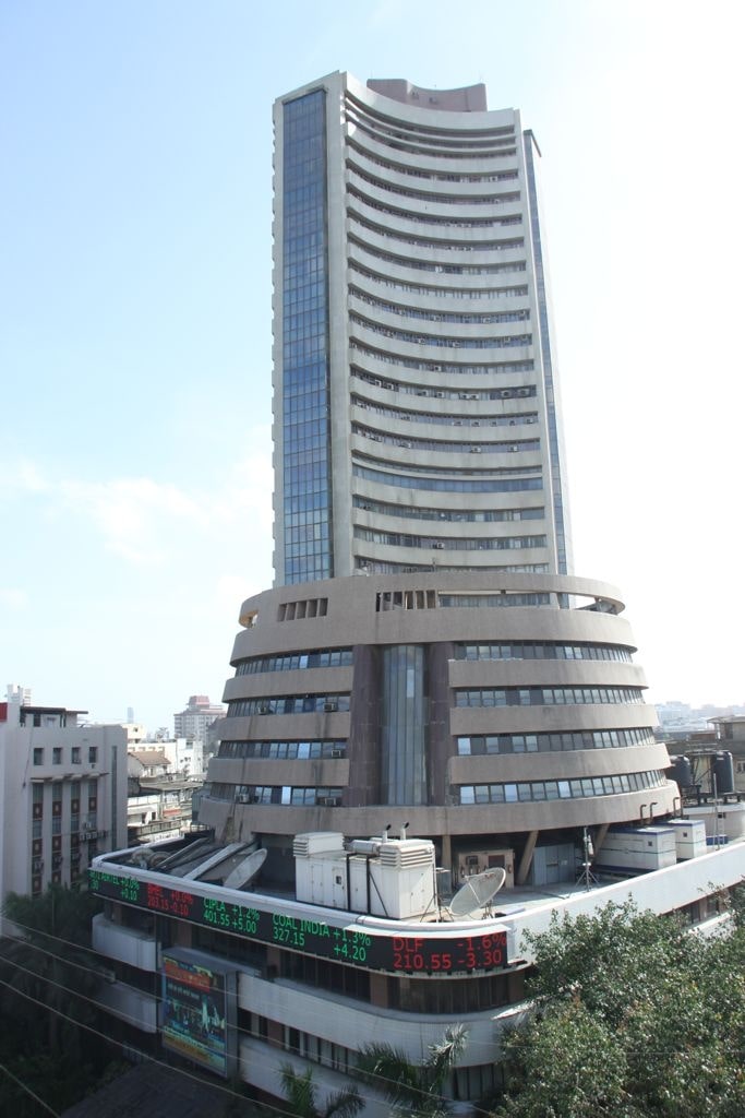 Sensex closes flat, ICICI Bank and Bajaj Finserv top gainers