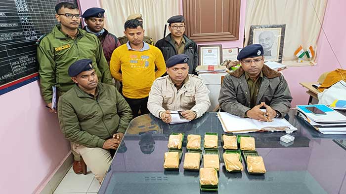 One held with brown sugar worth lakh rupee