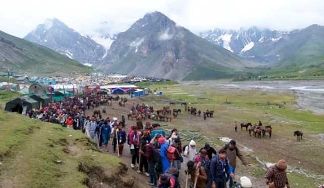 J&K L-G flags off 1st batch of Amarnath pilgrims from Jammu