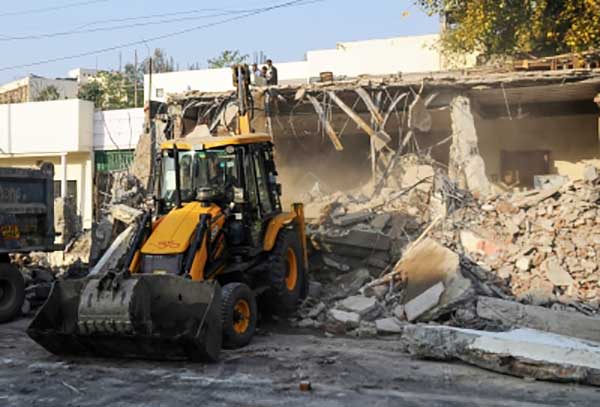 PWD demolishes temple, mosque at Delhi's ITO