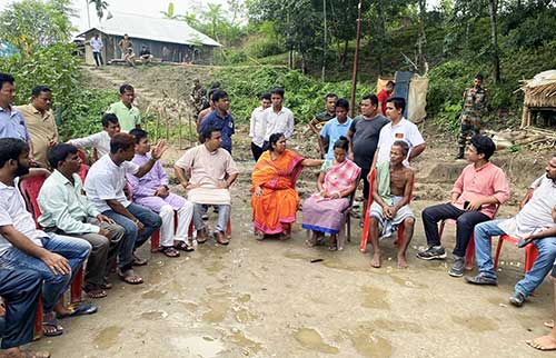 Pratima extends financial help to family of deceased well cleaner