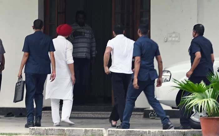 Rahul reaches Kharge's residence amid deliberations over new Karnataka CM