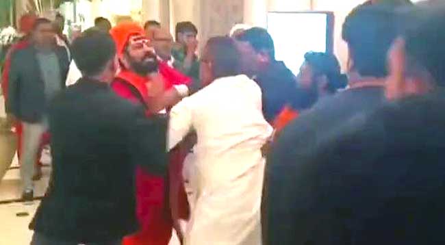 Swami Prasad Maurya, Mahant Raju Das come to blows at TV conclave