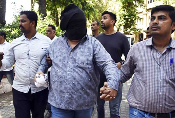 Threats to Fadnavis' wife: Thane bookie, kin sent to seven-day police custody