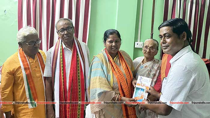 To mark nine years of PM Modi, Pratima holds door to door campaign