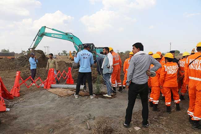 Girl falls into borewell in MP's Sehore, rescue operation underway