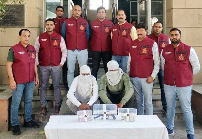 Two criminals rob Rs 16 lakh to buy weapons to eliminate rival gang members, held