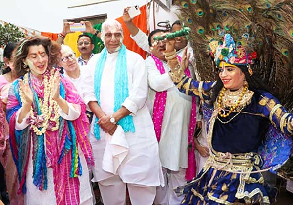 US Secretary of commerce, Ministers attend Holi celebrations at Rajnath's residence