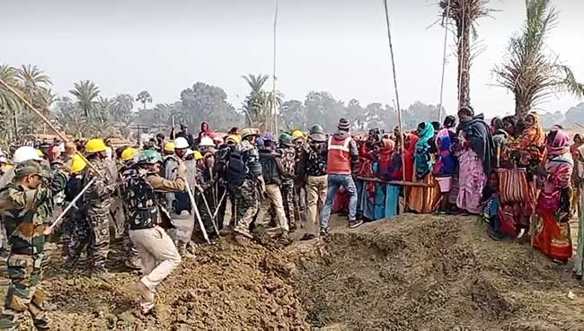 Godda coal project: Tribals clash with cops, several including SDPO injured