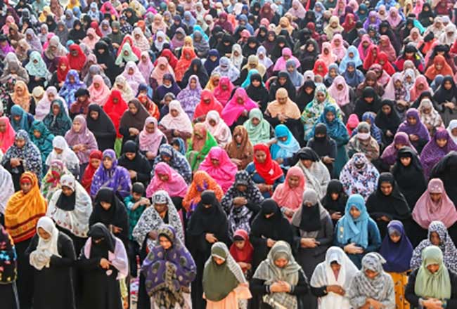 Women can offer 'namaz' in mosques: AIMPLB to SC