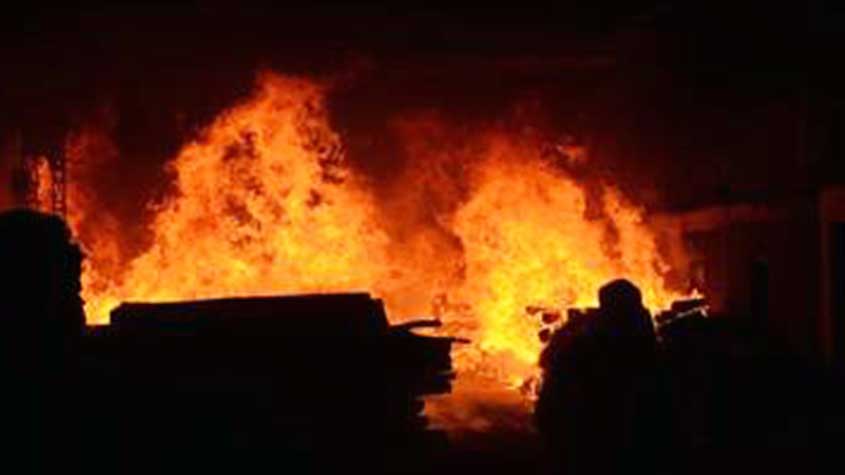 Delhi: Eight injured, around 200 shanties gutted in fire