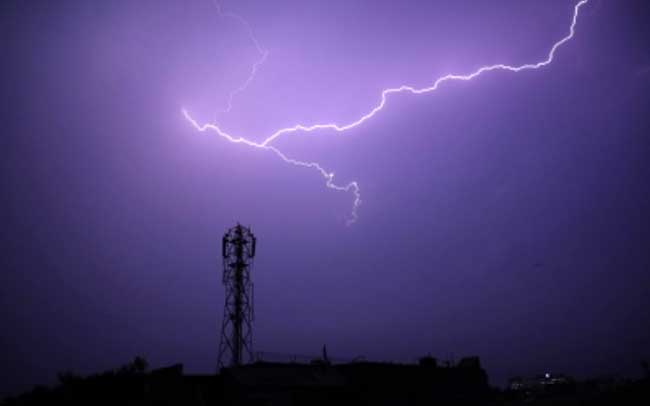 Lightning kills 2, injures 5 in Tripura