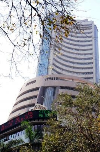 Sensex up more than 800 points led by IT stocks